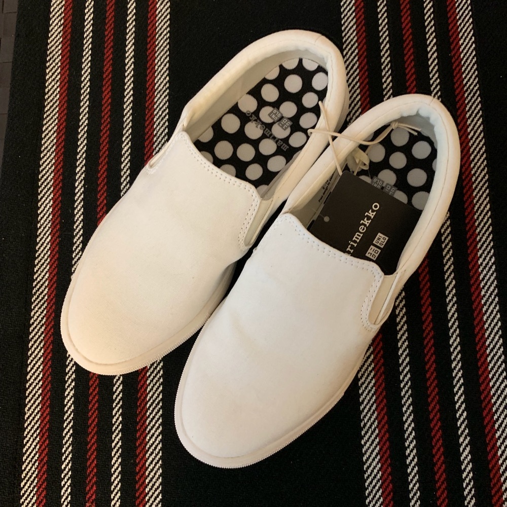 NWT UNIQLO x marimekko White slip on sneaker 6.5